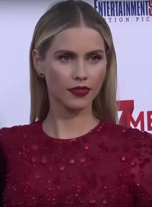 Claire Holt's Portrait