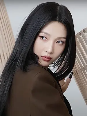 Joy (singer)'s Portrait