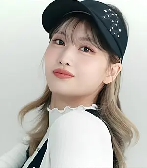 Momo (singer)'s Portrait
