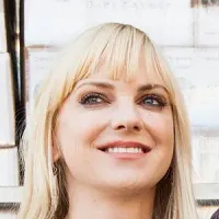 Anna Faris portrait