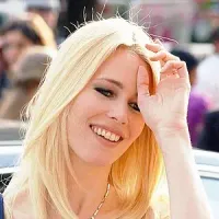 Claudia Schiffer portrait