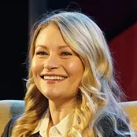 Emilie de Ravin portrait