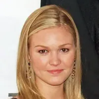 Julia Stiles portrait