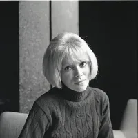 Mireille Darc portrait