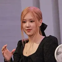 Rose (singer) portrait